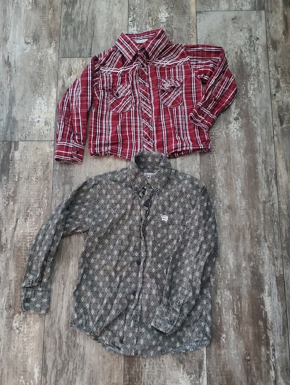 Cinch Red Plaid Button-Down & Gray Printed Button-Up Set
